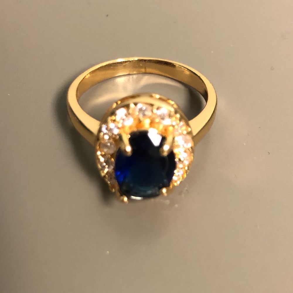 Pretty Sapphire Ring - Picture 5 of 6